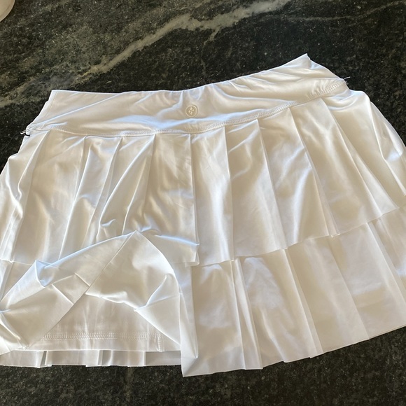 JoFit layered pleat skirt tennis golf pickleball white UPF 50 NWT XS - Picture 2 of 11